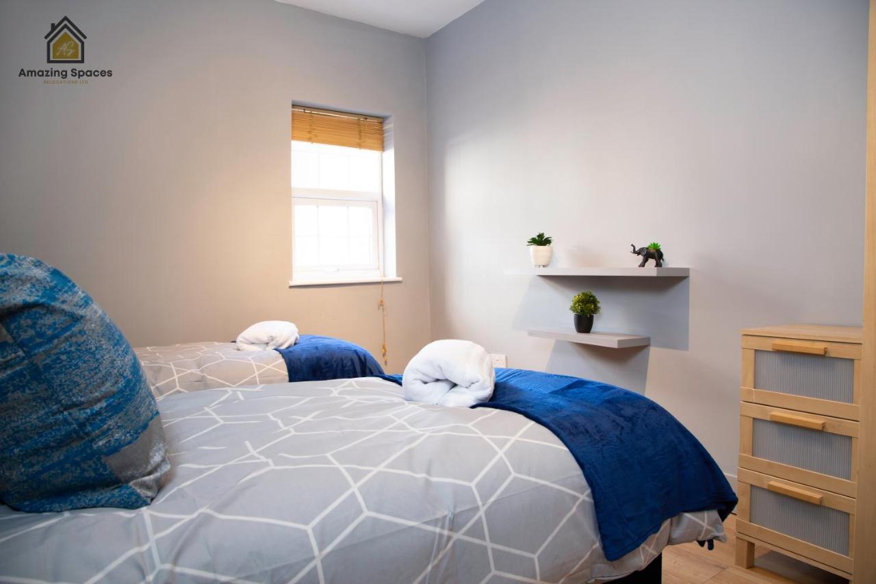וורינגטון City Centre 2 Bed Flat Sleeps 3 For Work And Leisure With Free Wifi By Amazing Spaces Relocations Ltd מראה חיצוני תמונה