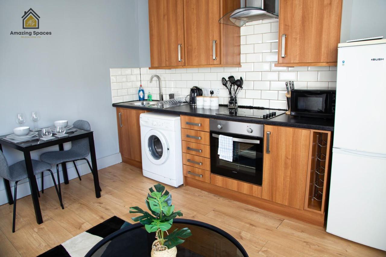 וורינגטון City Centre 2 Bed Flat Sleeps 3 For Work And Leisure With Free Wifi By Amazing Spaces Relocations Ltd מראה חיצוני תמונה